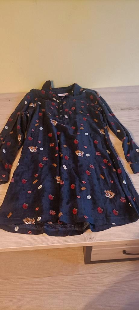 Jurk met motief, Kinderen en Baby's, Kinderkleding | Maat 152, Nieuw, Meisje, Jurk of Rok, Ophalen of Verzenden