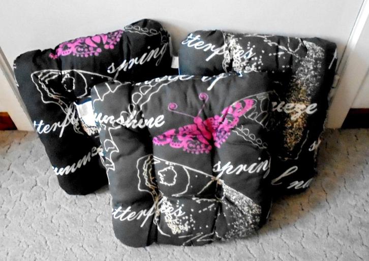 LOT DE 3 COUSSINS et 2 NAPPES - NEUF, Maison & Meubles, Accessoires pour la Maison | Coussins, Neuf, Autres couleurs, Carré, Enlèvement