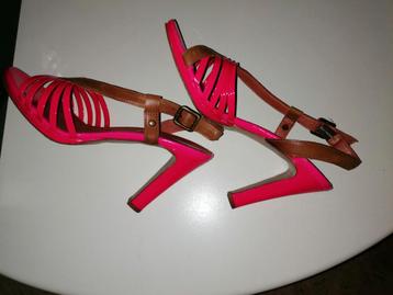 Nieuwe Roze sandalen maat 39 beschikbaar voor biedingen