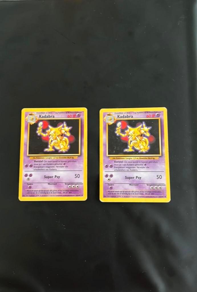 2 dezelfde pokémonkaarten, Naam: Kadabra, Serienummer:30/102, Hobby en Vrije tijd, Verzamelkaartspellen | Pokémon, Zo goed als nieuw