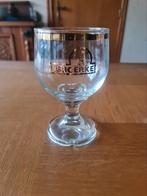 2 glazen op voet :  bierglazen ijsboerke met gouden rand, Ophalen of Verzenden, Zo goed als nieuw