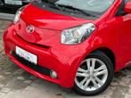 TOYOTA IQ 1.3I 98PK |NAVI | LEDER | BLUETOOTH | AIRCO | USB, Auto's, Toyota, Zwart, 4 cilinders, 72 kW, Leder en Stof