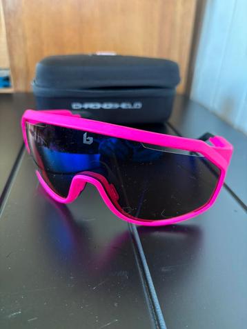 Fluo roze bolle koersbril beschikbaar voor biedingen