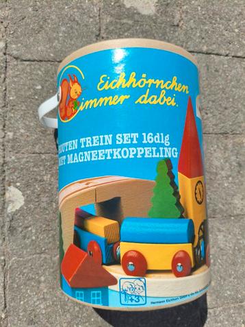 Houten treinset  beschikbaar voor biedingen