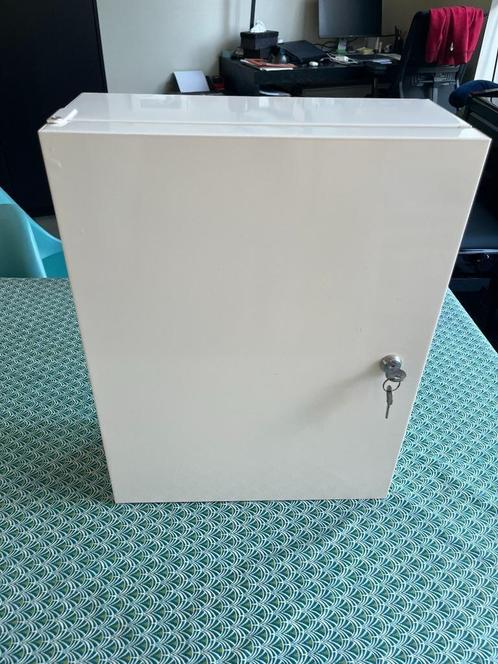 EHBO kastje met slot, Huis en Inrichting, Badkamer | Badkamermeubels, Zo goed als nieuw, Overige typen, Minder dan 100 cm, Minder dan 50 cm