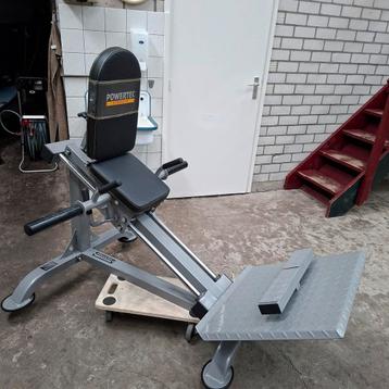 Powertec Compacte Hack Squat,  Leg Press  beschikbaar voor biedingen