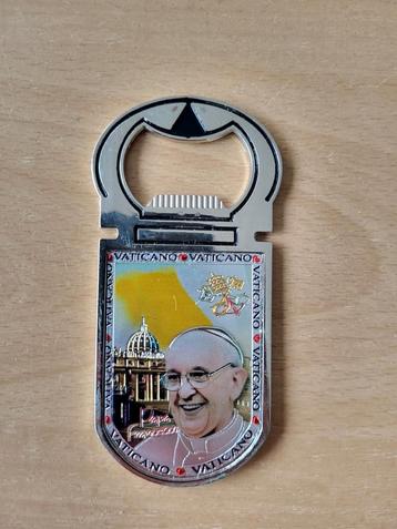Flessenopener Vaticano, paus Franciscus beschikbaar voor biedingen