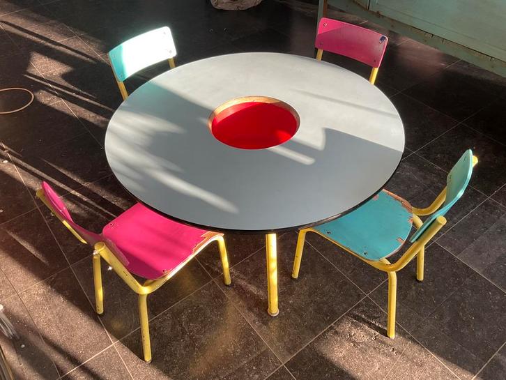 Zeldzame Vintage jaren 60 orig.Belgische kinderknutseltafel, Kinderen en Baby's, Kinderkamer | Tafels en Stoelen, Gebruikt, Tafel(s) en Stoel(en)