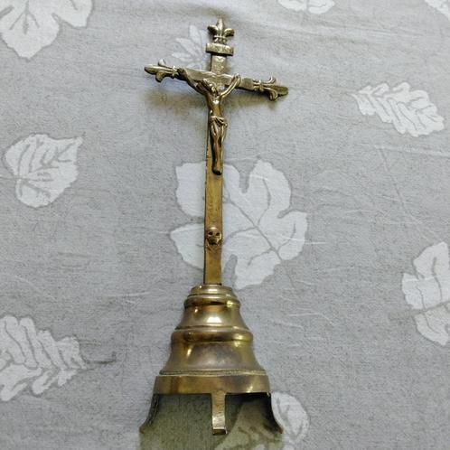 Crucifix en cuivre sur pied, Antiek en Kunst, Antiek | Religieuze voorwerpen, Ophalen
