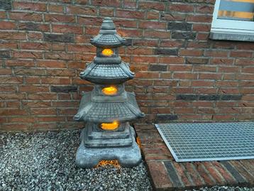 3 Daks Pagode en meer Tuinbeelden beschikbaar voor biedingen
