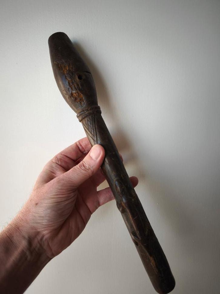 Grande flûte/sifflet de chasse en bois. SONGYE (RDC), Antiquités & Art, Art | Art non-occidental, Enlèvement ou Envoi