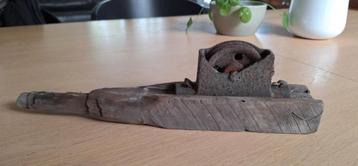 Oud werktuig beschikbaar voor biedingen