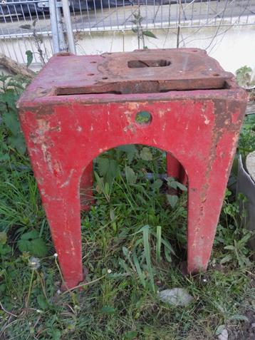 Vintage Gietijzeren Machineonderstel Industrieel beschikbaar voor biedingen