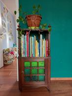 Antiek houten kastje met groen accent op wieltjes, Huis en Inrichting, Kasten | Boekenkasten, 50 tot 100 cm, 25 tot 50 cm, 100 tot 150 cm