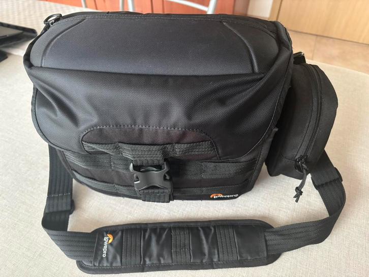 Lowepro SH 180 AW cameratas met zijzakje en regenkap, Audio, Tv en Foto, Foto | Cameratassen, Zo goed als nieuw, Schoudertas, Lowepro