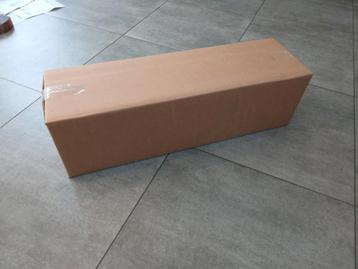 Nieuwe langwerpige kartonnen verzenddozen 80x23x23cm beschikbaar voor biedingen