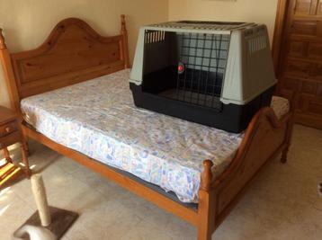 Bench grote hond of katten met kattenbak beschikbaar voor biedingen