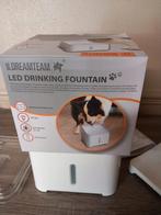 Led drinkfontein nieuw 18x18x15 2 liter, Dieren en Toebehoren, Ophalen, Zo goed als nieuw