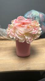 Vases en verre rose avec plantes artificielles, Comme neuf