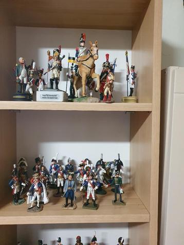 Soldats et cavaliers en plomb de l'armée de Napoléon. beschikbaar voor biedingen
