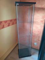 Vitrinekast, Ophalen