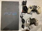 PlayStation 2-console met 2 controllers en een game, Games en Spelcomputers, Spelcomputers | Sony PlayStation 2, Gebruikt, Met games