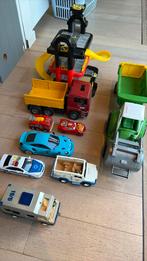 Speelgoed garage met lift en lot grote auto’s, Ophalen, Zo goed als nieuw