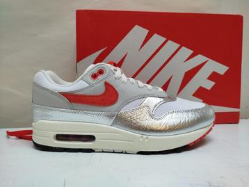Nike AM 1 PRM Hot Sauce. Maat: 42,5 (US9) beschikbaar voor biedingen