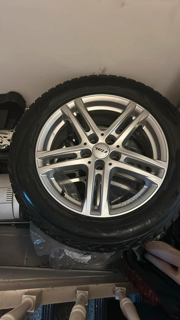 4 winterbanden + 17” Audi Q3-wielen — zeer goede staat, Auto-onderdelen, Banden en Velgen, Band(en), Winterbanden, 17 inch, Ophalen