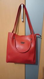 Sac Guess rouge, Bijoux, Sacs & Beauté, Sacs | Sacs Femme, Enlèvement ou Envoi