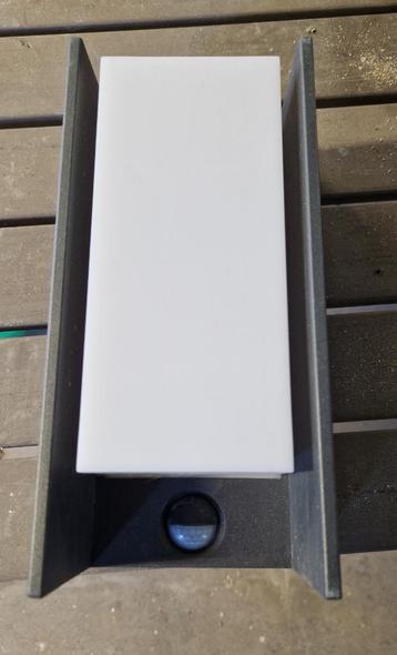 Phillips Wand lamp buiten met Sensor beschikbaar voor biedingen