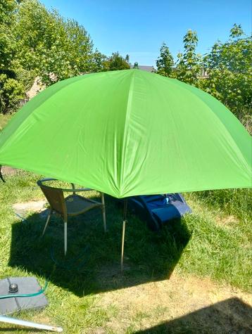 Vis parasol heel goede staat 2 meter diameter 