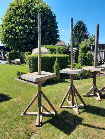 Zelfgemaakte houten statafels  beschikbaar voor biedingen