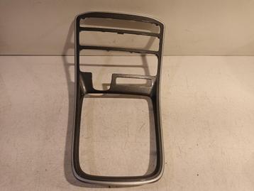 MIDDENCONSOLE FRAME Hyundai Santa Fe IV (84650S1AA1) beschikbaar voor biedingen