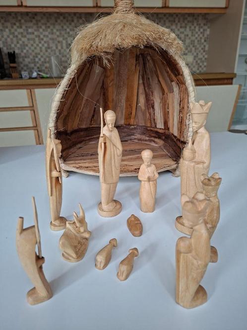 Kerststal afkomstig uit Kenia hoogte  40 cm, Diversen, Kerst, Zo goed als nieuw, Ophalen