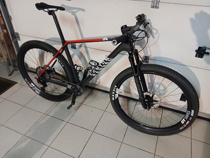 Exceed CF SLX8 Large, Vélos & Vélomoteurs, Vélos | VTT & Mountainbikes, Enlèvement