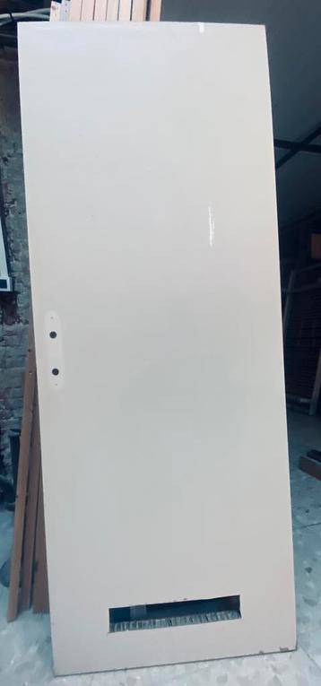 Gratis schildersdeur 78cm x 2m02 beschikbaar voor biedingen