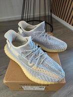 yeezy 350 V2 Static reflective., Kleding | Heren, Schoenen, Wit, Ophalen of Verzenden, Zo goed als nieuw, Sneakers