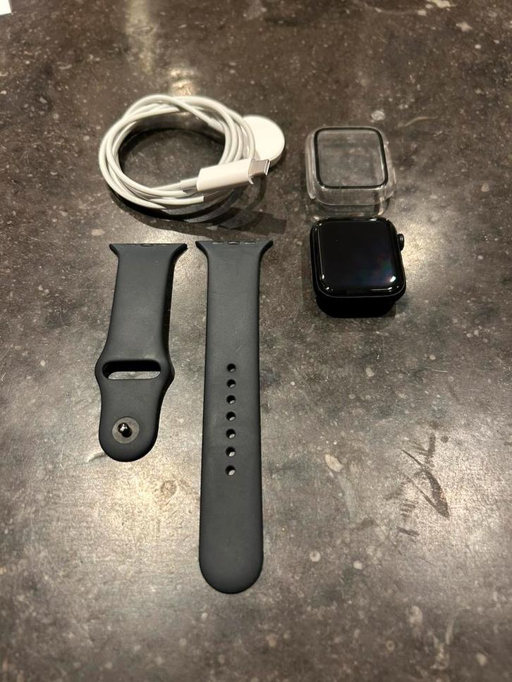 Apple watch SE ( Wifi en 4G), Handtassen en Accessoires, Smartwatches, Zo goed als nieuw, Zwart, Waterdicht, Ophalen