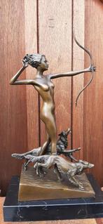 bronzen godin v de jacht met 2 honden jachthonden, Ophalen of Verzenden
