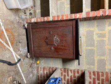 VIEUX COFFRE-FORT DE BIJOUTIER beschikbaar voor biedingen