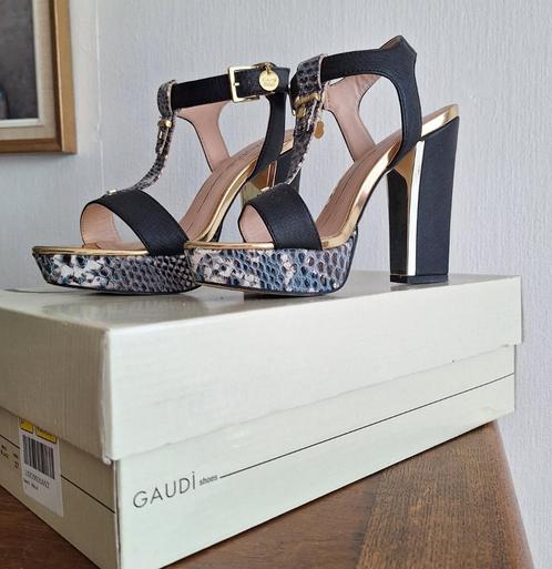 Schitterende  designer sandalen van Gaudi, maat 37, Italy, Kleding | Dames, Schoenen, Verzenden