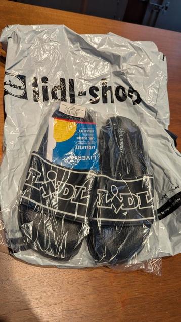 Nieuwe LIDL slippers Limited Edition, Enlèvement ou Envoi, Neuf, Chaussons