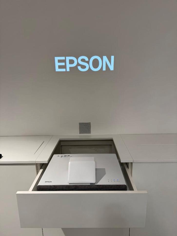 EPSON EH-LS500W projecteur courte focale, TV, Hi-fi & Vidéo, Projecteurs vidéo, LCD, Ultra HD (4K), Enlèvement