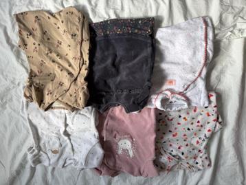 6 pyjamas hiver bébé Taille 68  beschikbaar voor biedingen