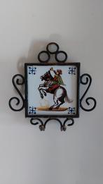 Vintage keramische tegel in smeedijzer sleutelkapstokje, Antiek en Kunst, Ophalen of Verzenden