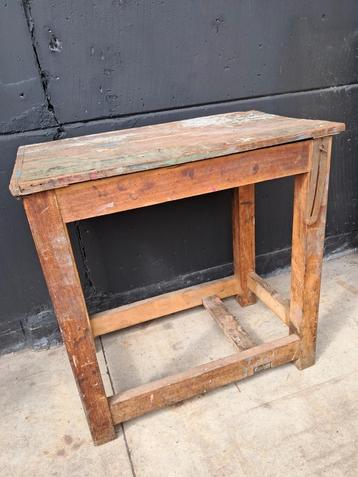  Oude houten zaagmachinetafel beschikbaar voor biedingen