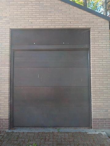 Poort 2,5mx2,5m met automatische openen beschikbaar voor biedingen