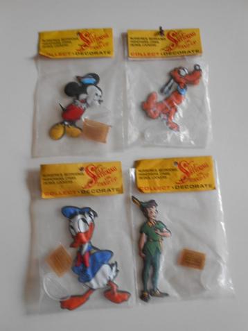 Walt Disney , 4 figuurtjes plastiek gevuld met mousse .