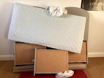 Kinderbed met matras, textiel en lades, Matelas, Moins de 70 cm, Comme neuf, Enlèvement